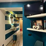 Mooniq Naples