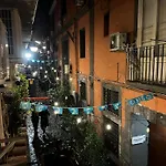 Mooniq * Νάπολη