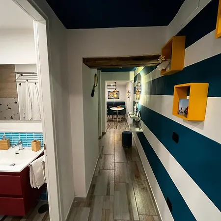 Mooniq * Νάπολη